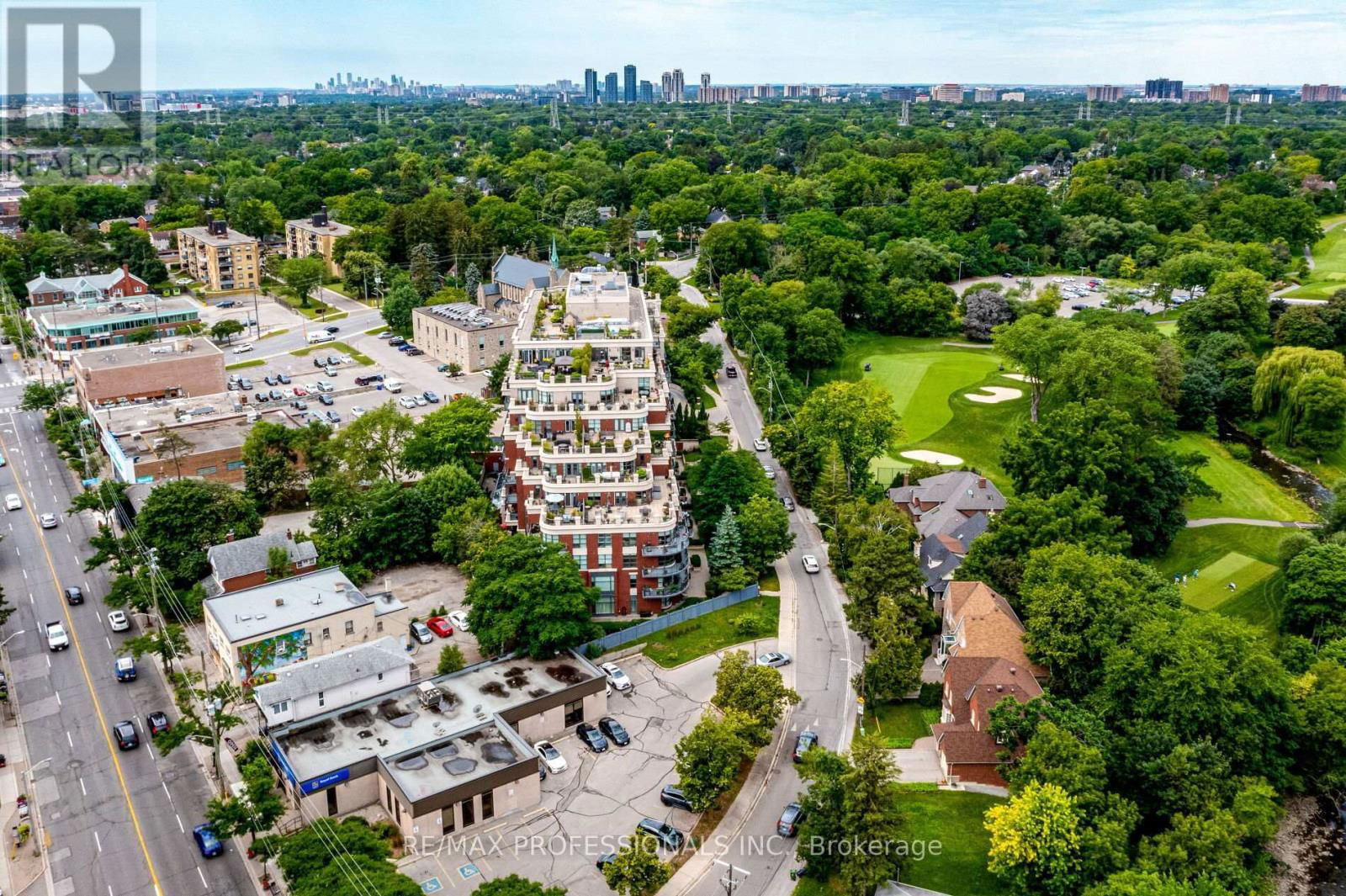 LPH7 - 9 BURNHAMTHORPE CRESCENT Image 2
