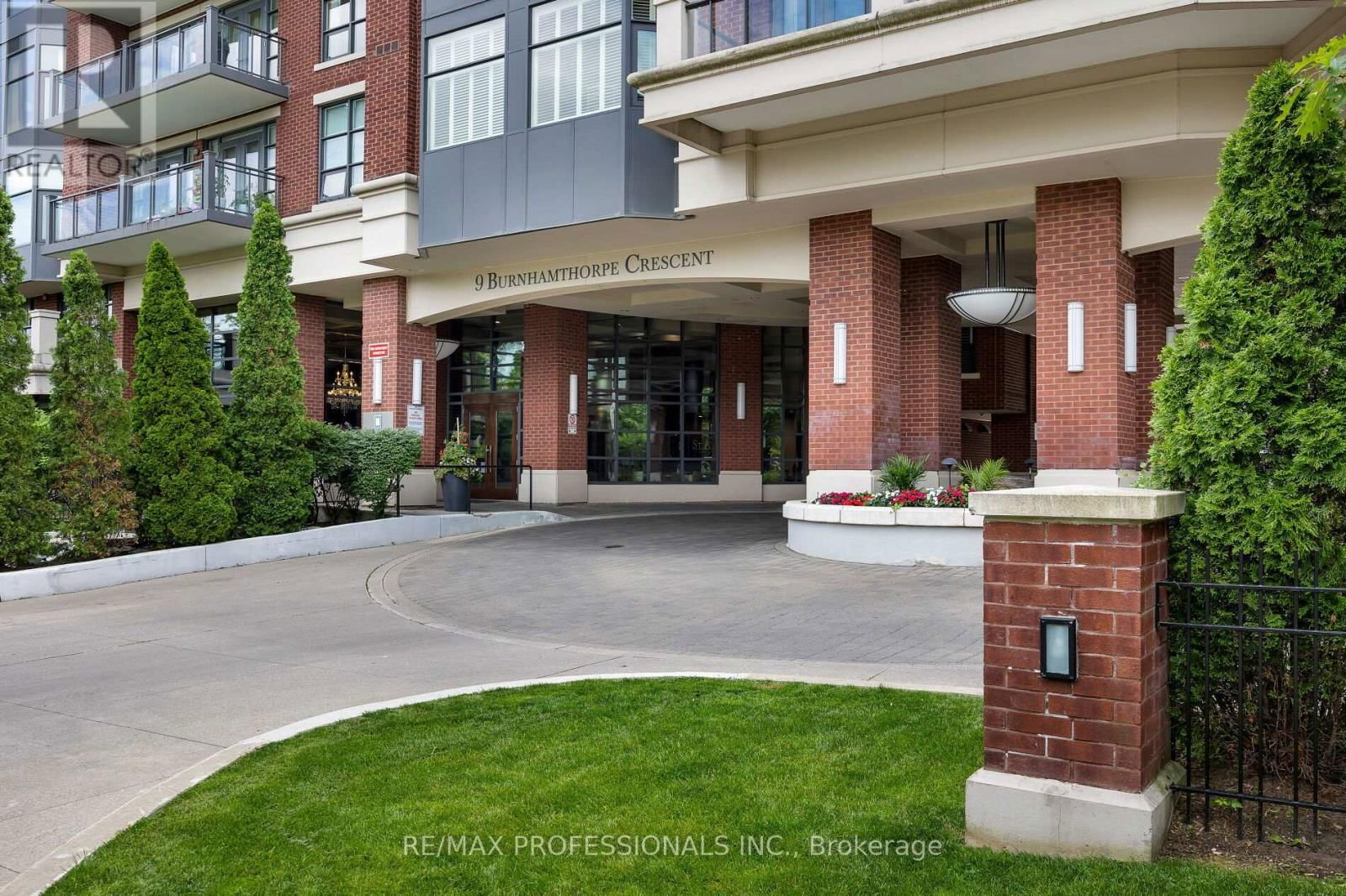 LPH7 - 9 BURNHAMTHORPE CRESCENT Image 7