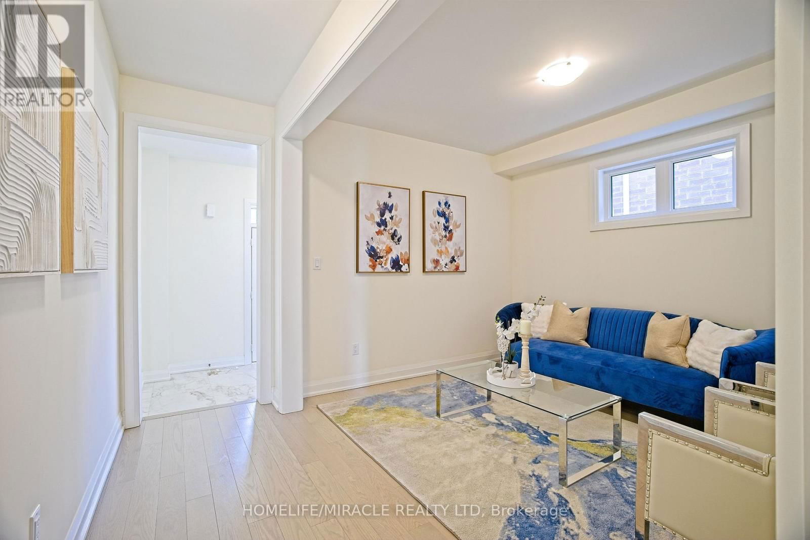 4 BAVENDEN CRESCENT Image 10