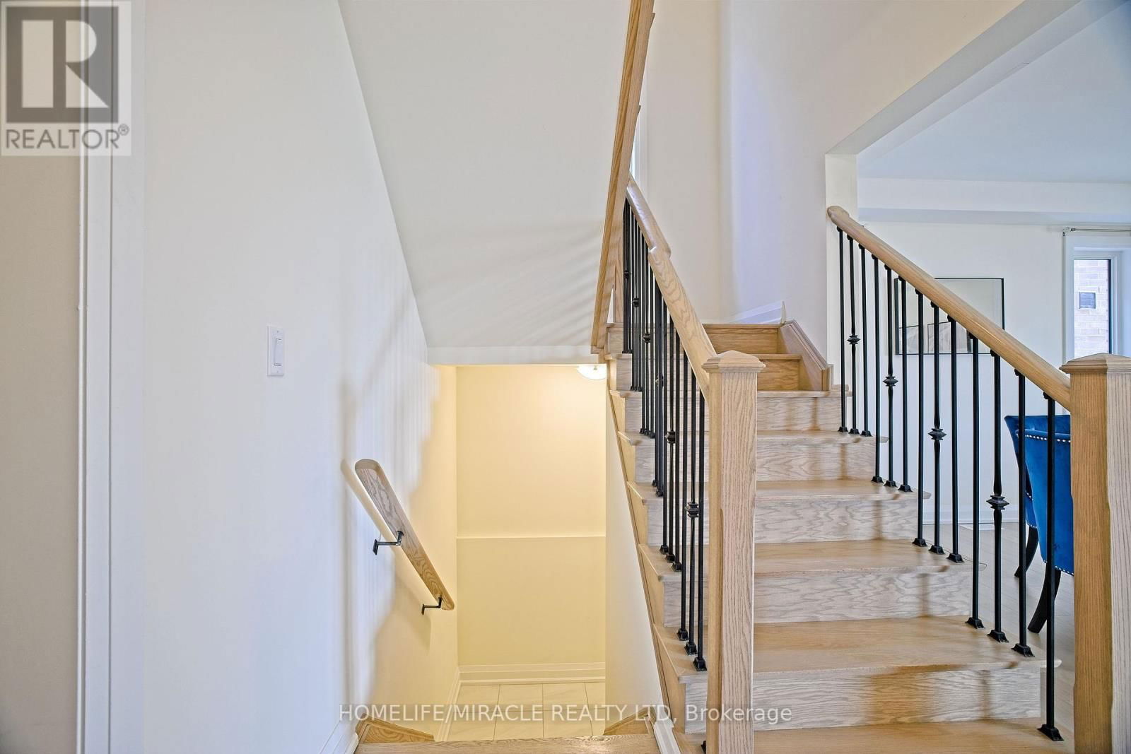 4 BAVENDEN CRESCENT Image 11