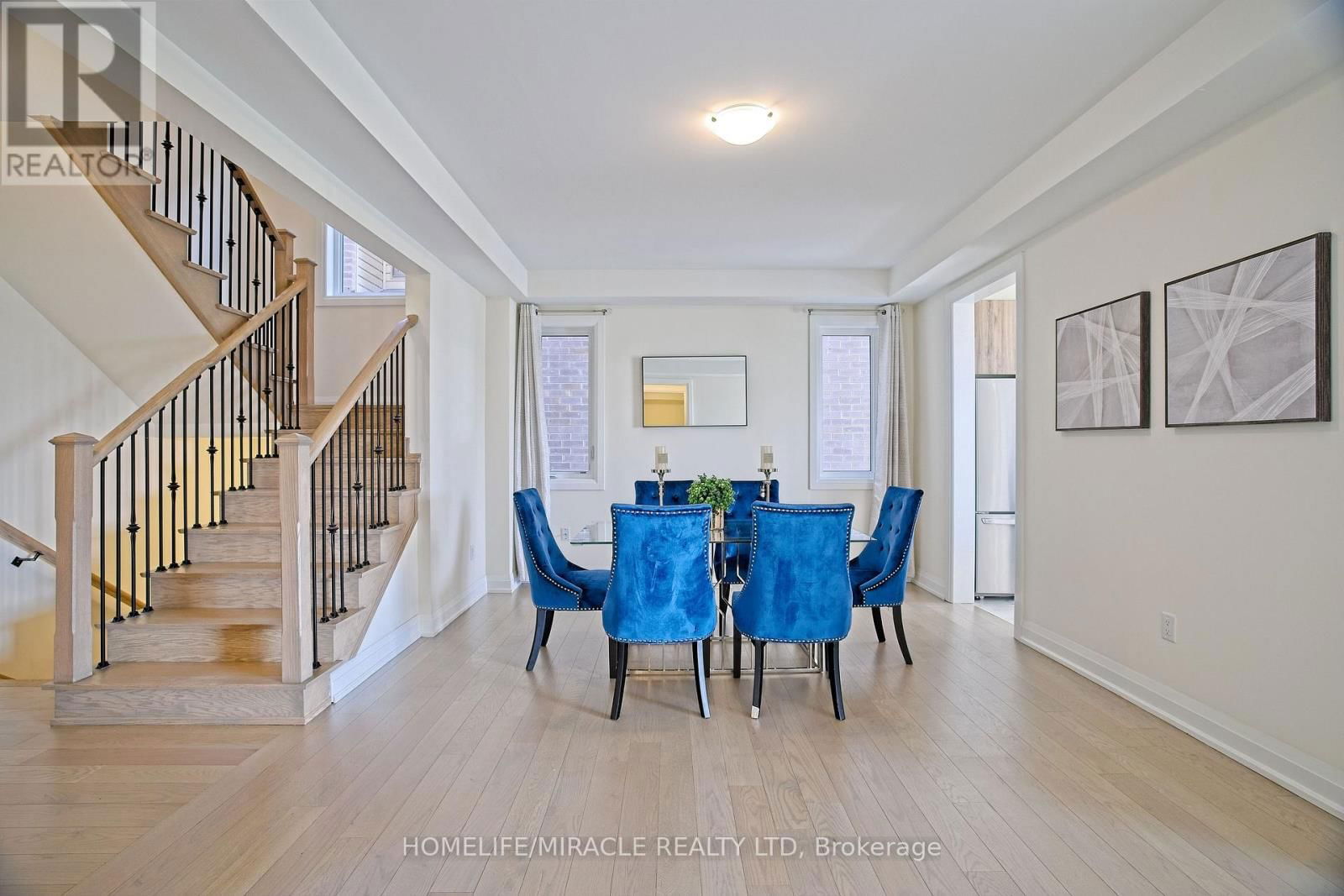 4 BAVENDEN CRESCENT Image 13
