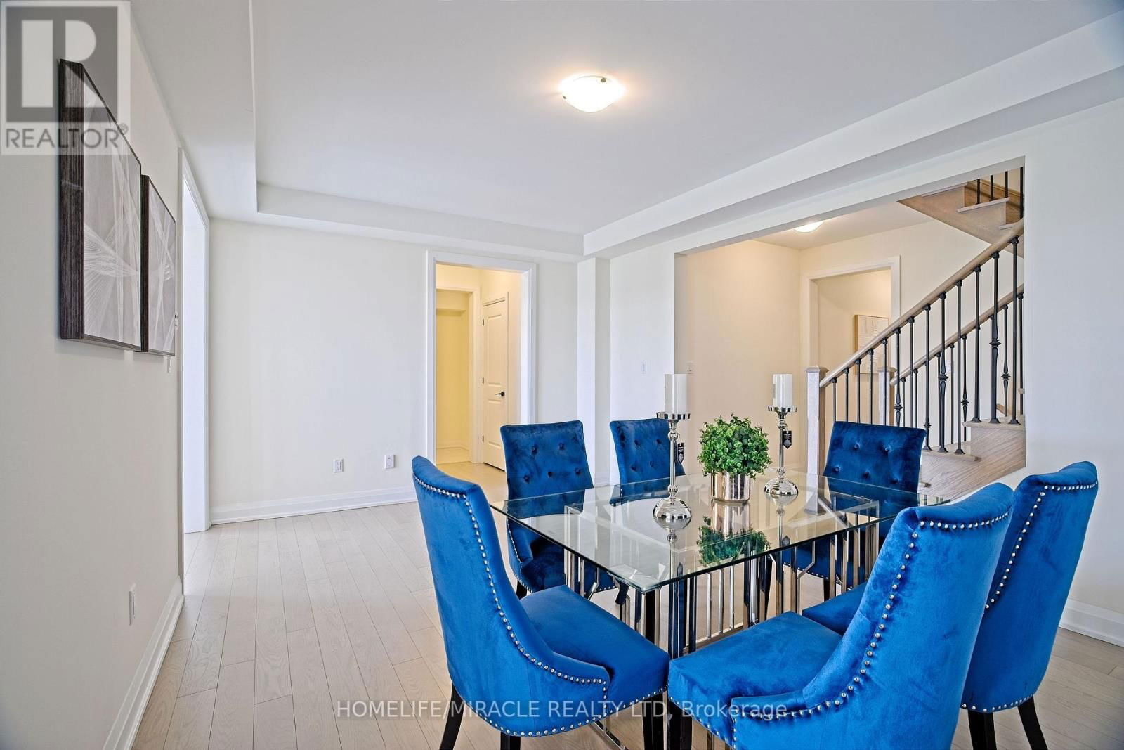 4 BAVENDEN CRESCENT Image 14
