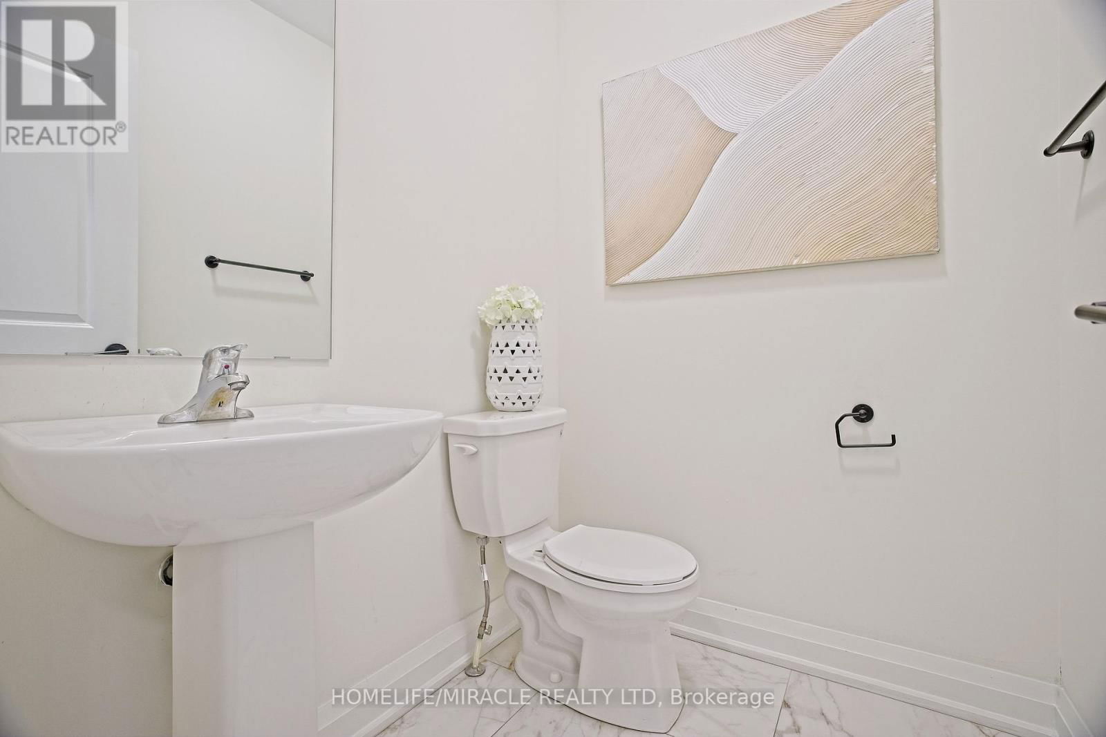 4 BAVENDEN CRESCENT Image 15