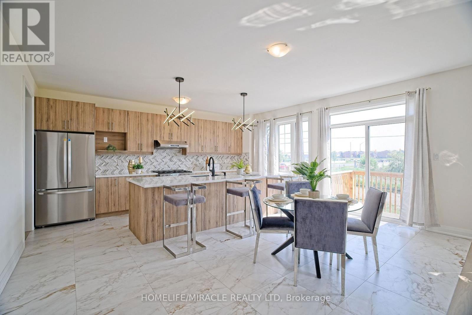 4 BAVENDEN CRESCENT Image 19