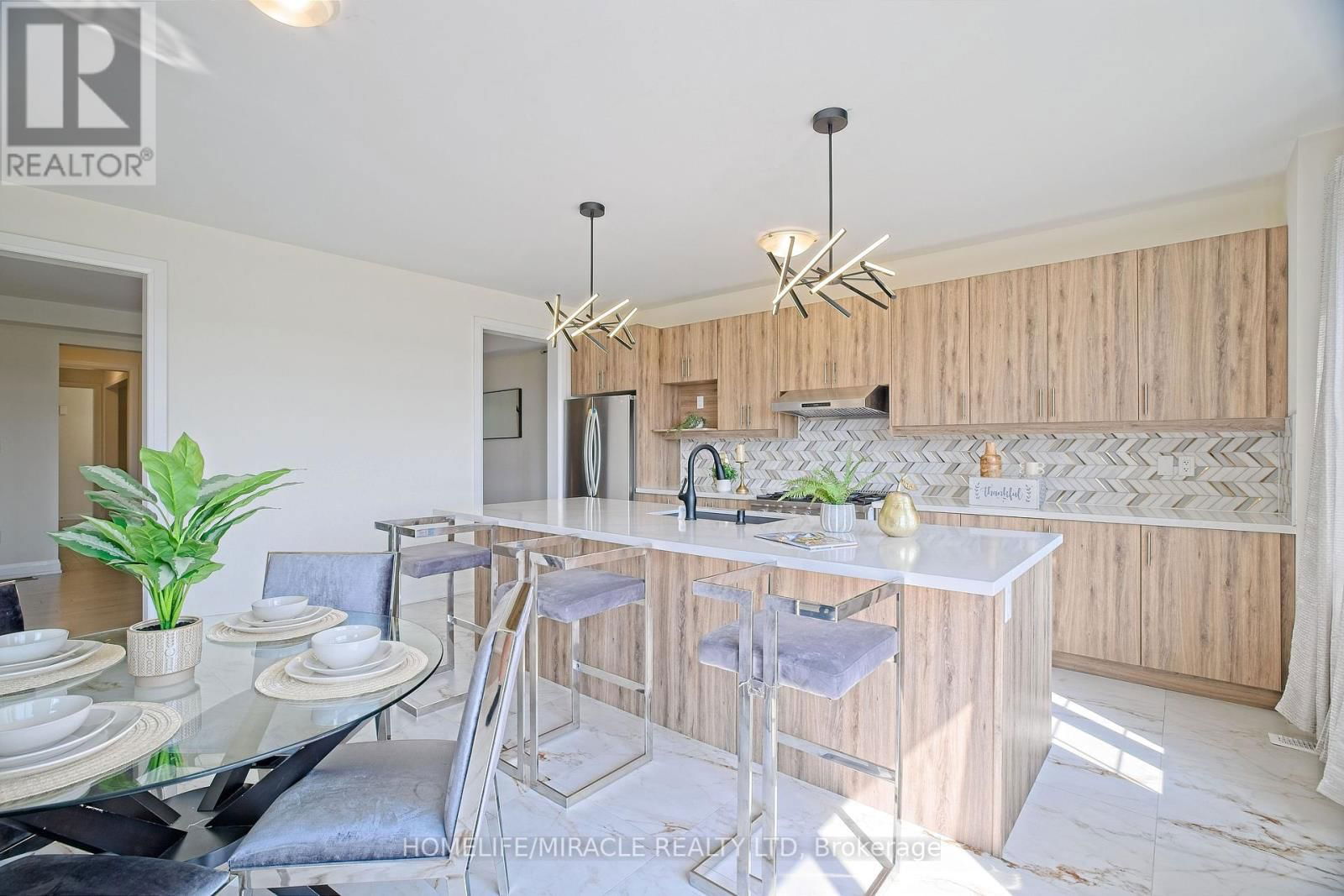 4 BAVENDEN CRESCENT Image 20