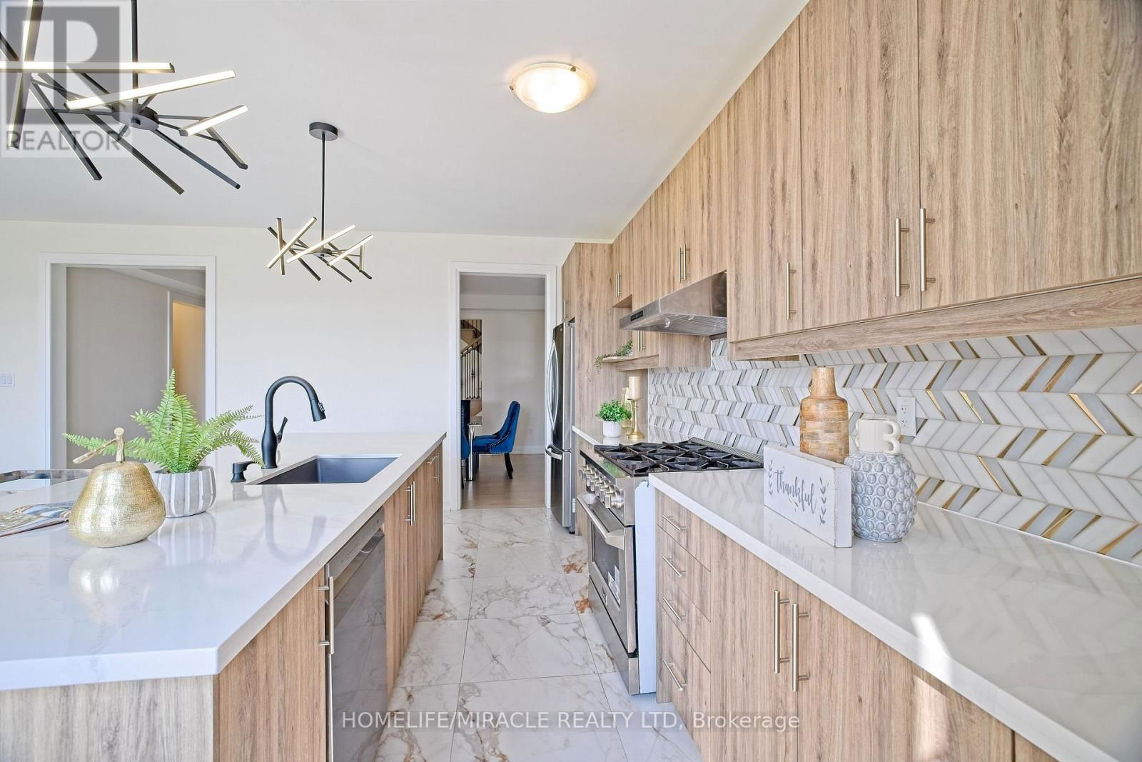 4 BAVENDEN CRESCENT Image 21