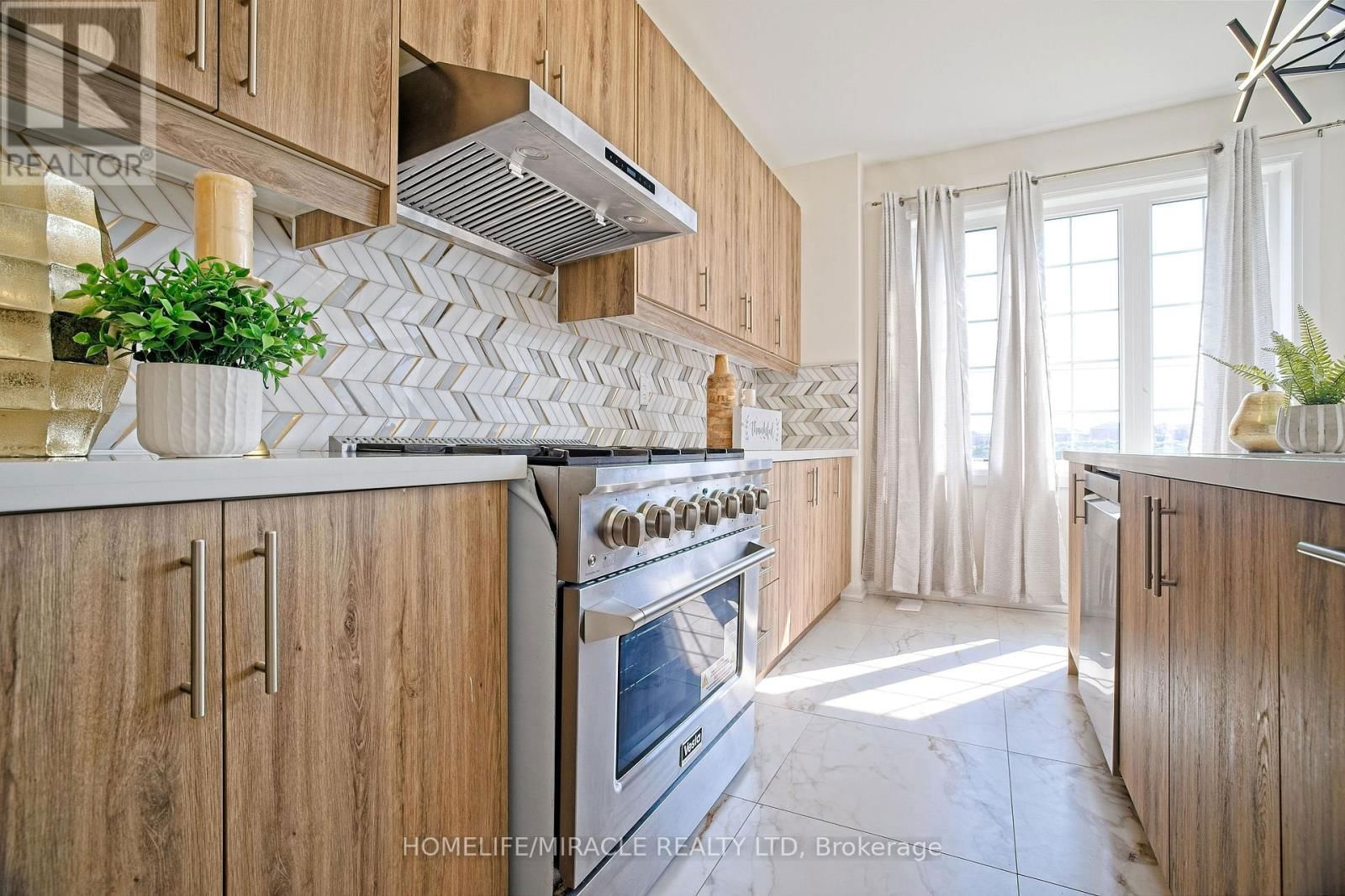 4 BAVENDEN CRESCENT Image 23