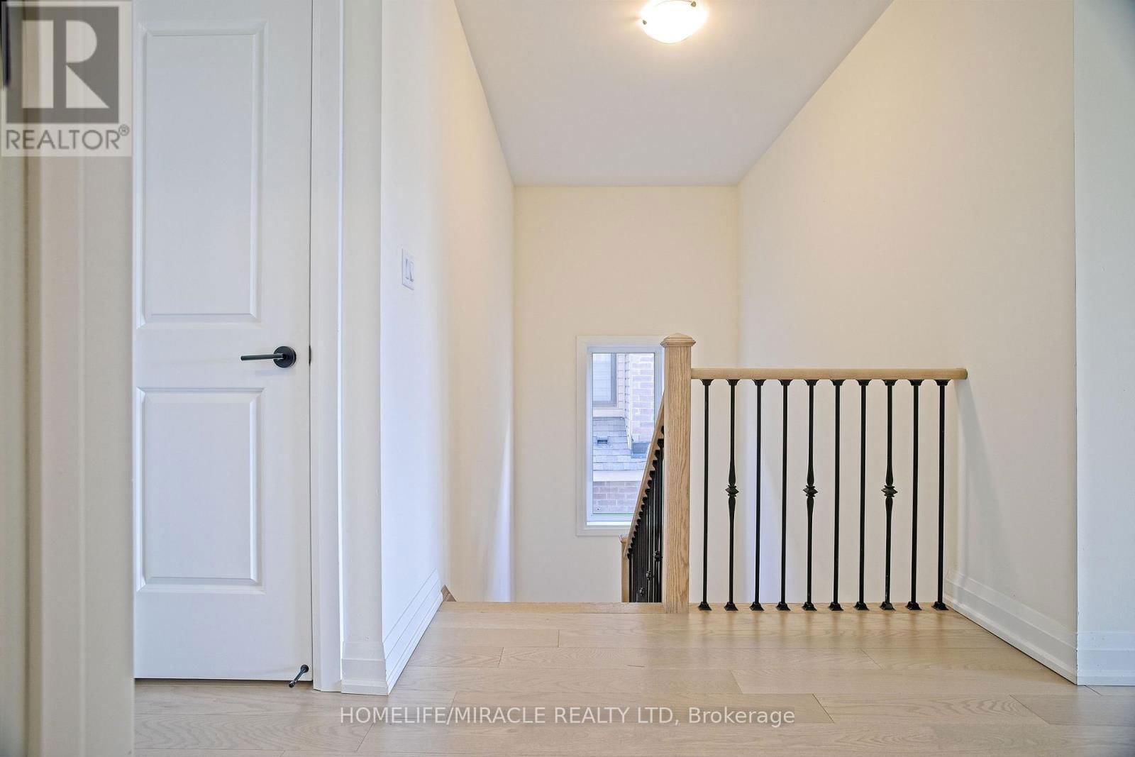 4 BAVENDEN CRESCENT Image 24