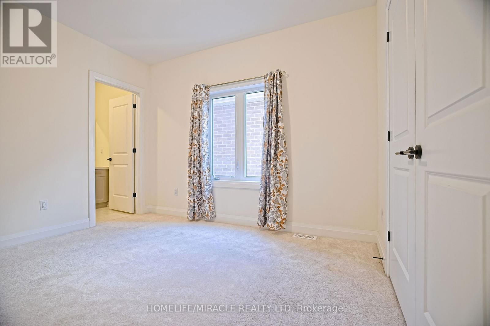 4 BAVENDEN CRESCENT Image 29