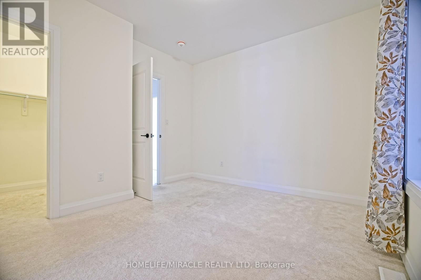 4 BAVENDEN CRESCENT Image 32