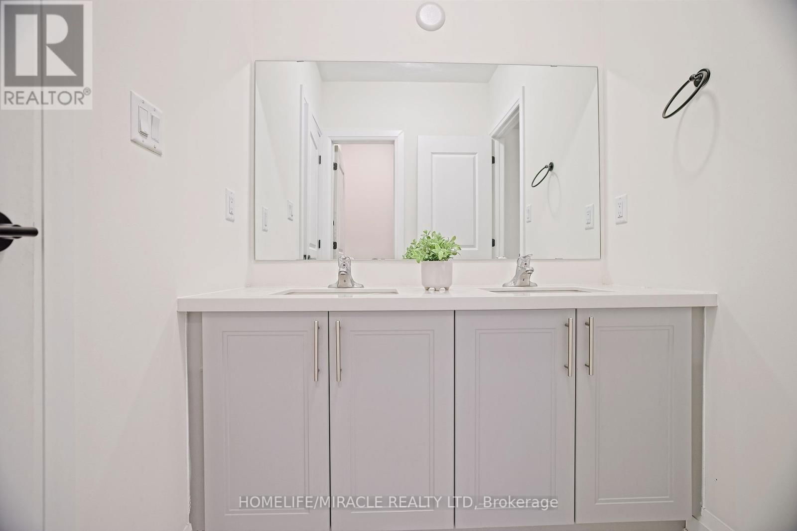 4 BAVENDEN CRESCENT Image 33