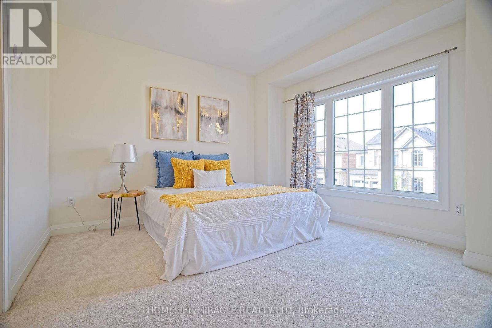 4 BAVENDEN CRESCENT Image 35