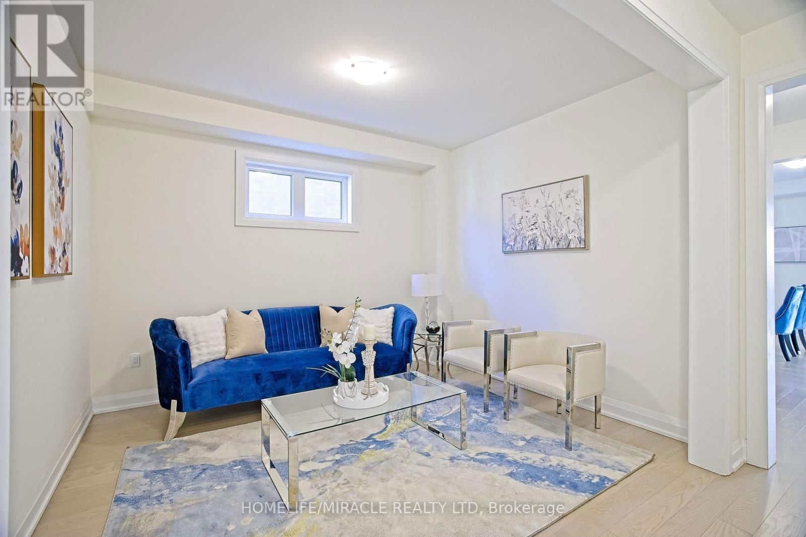 4 BAVENDEN CRESCENT Image 9