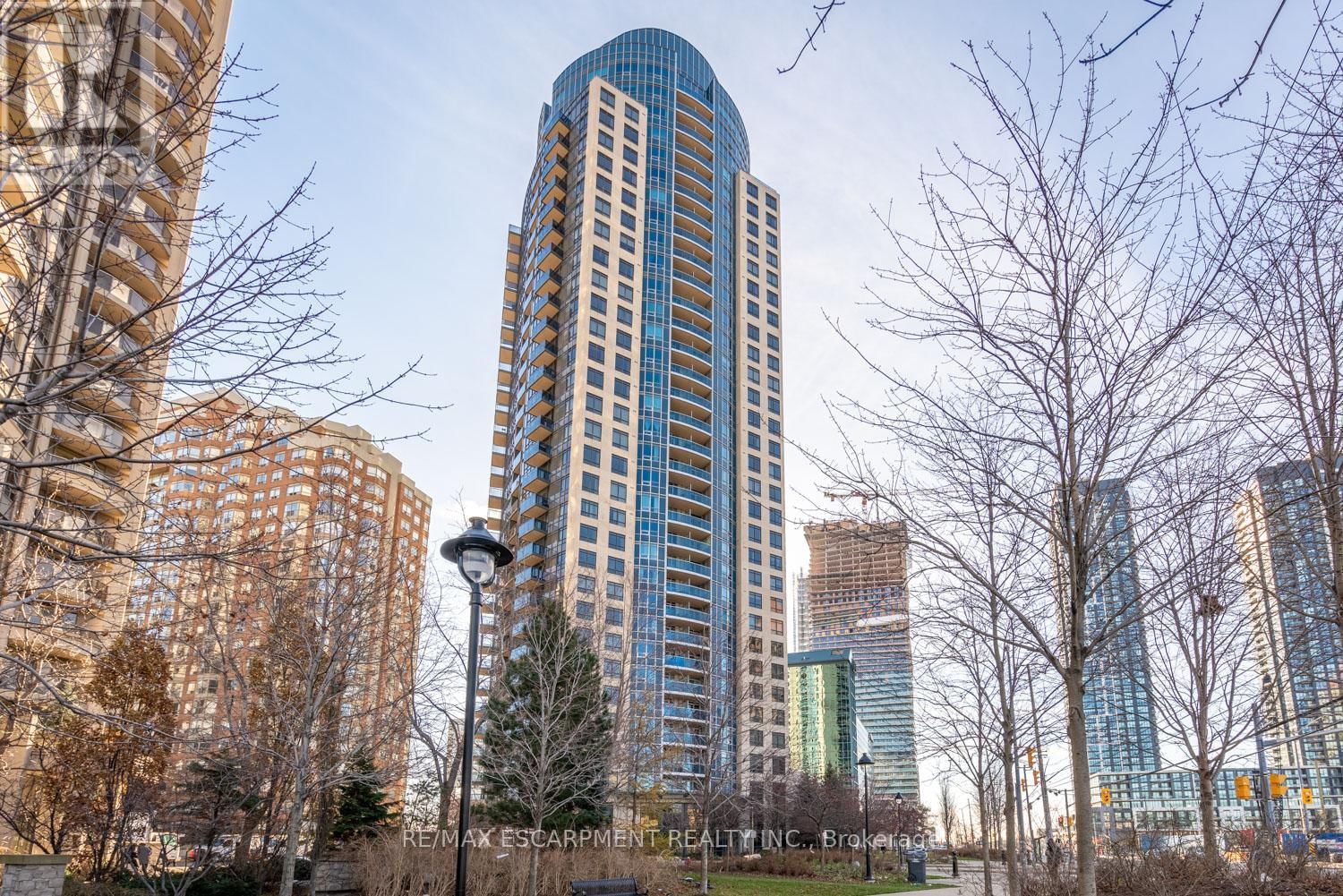 PH5 - 330 BURNHAMTHORPE ROAD Image 1