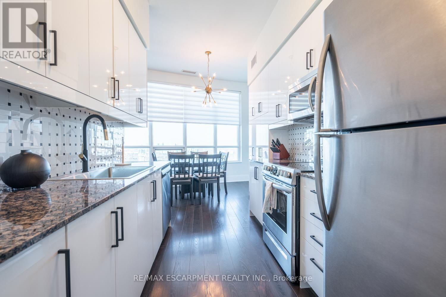 PH5 - 330 BURNHAMTHORPE ROAD Image 19