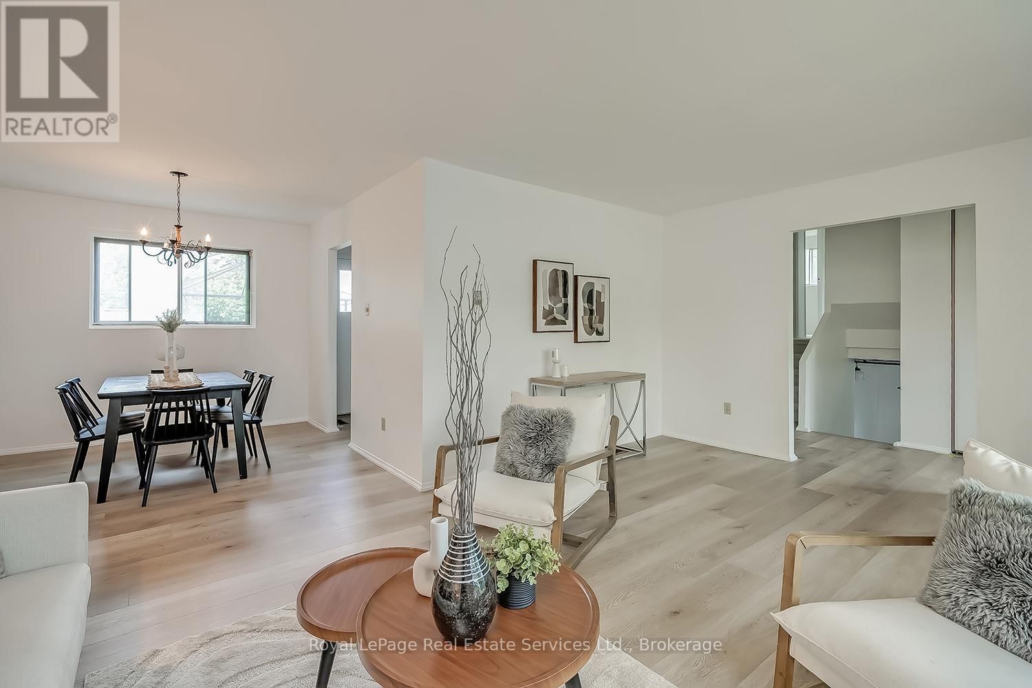 1201 CONSORT CRESCENT Image 10