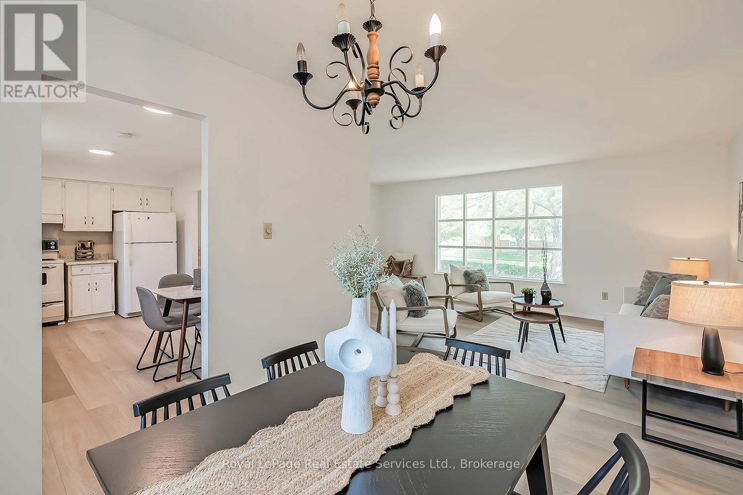 1201 CONSORT CRESCENT Image 14