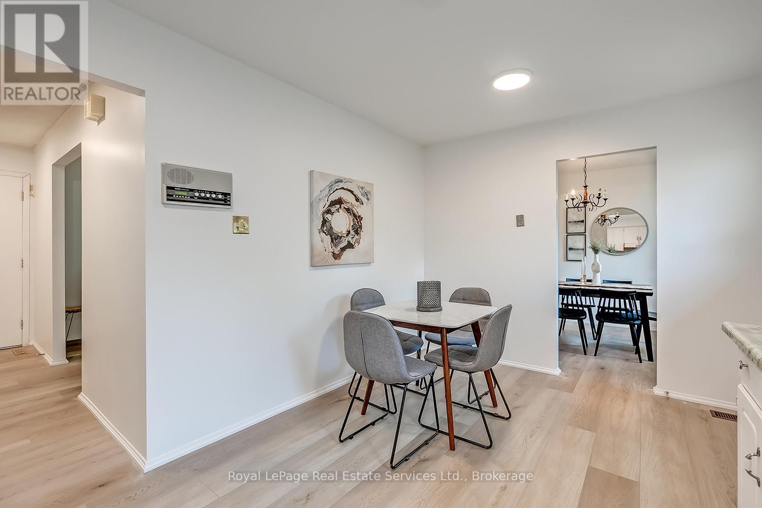 1201 CONSORT CRESCENT Image 19