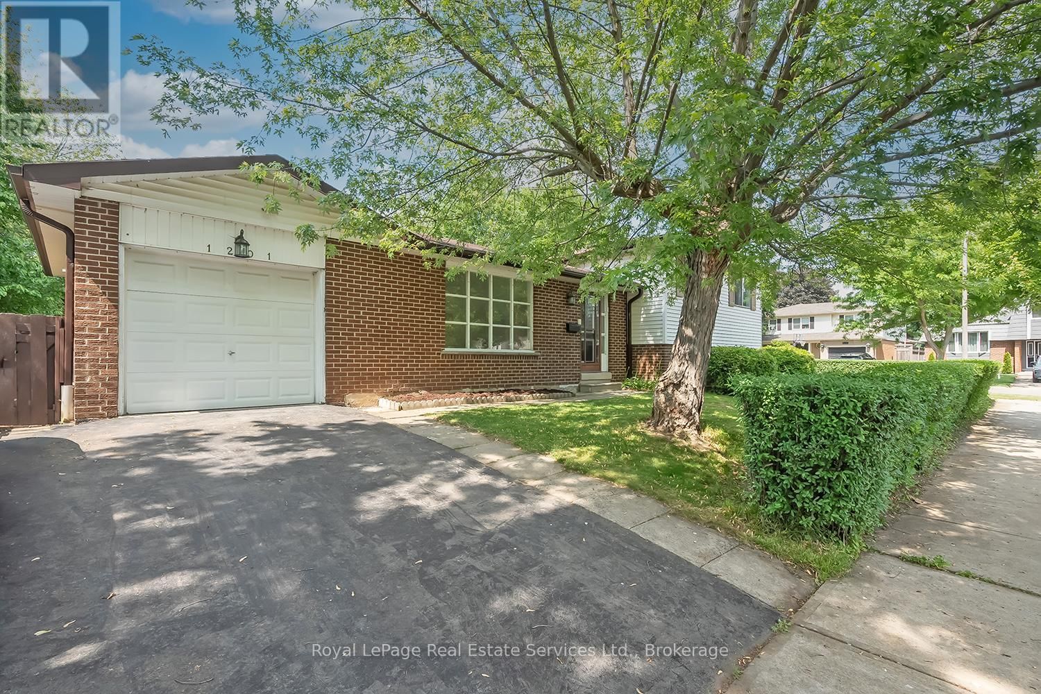 1201 CONSORT CRESCENT Image 2