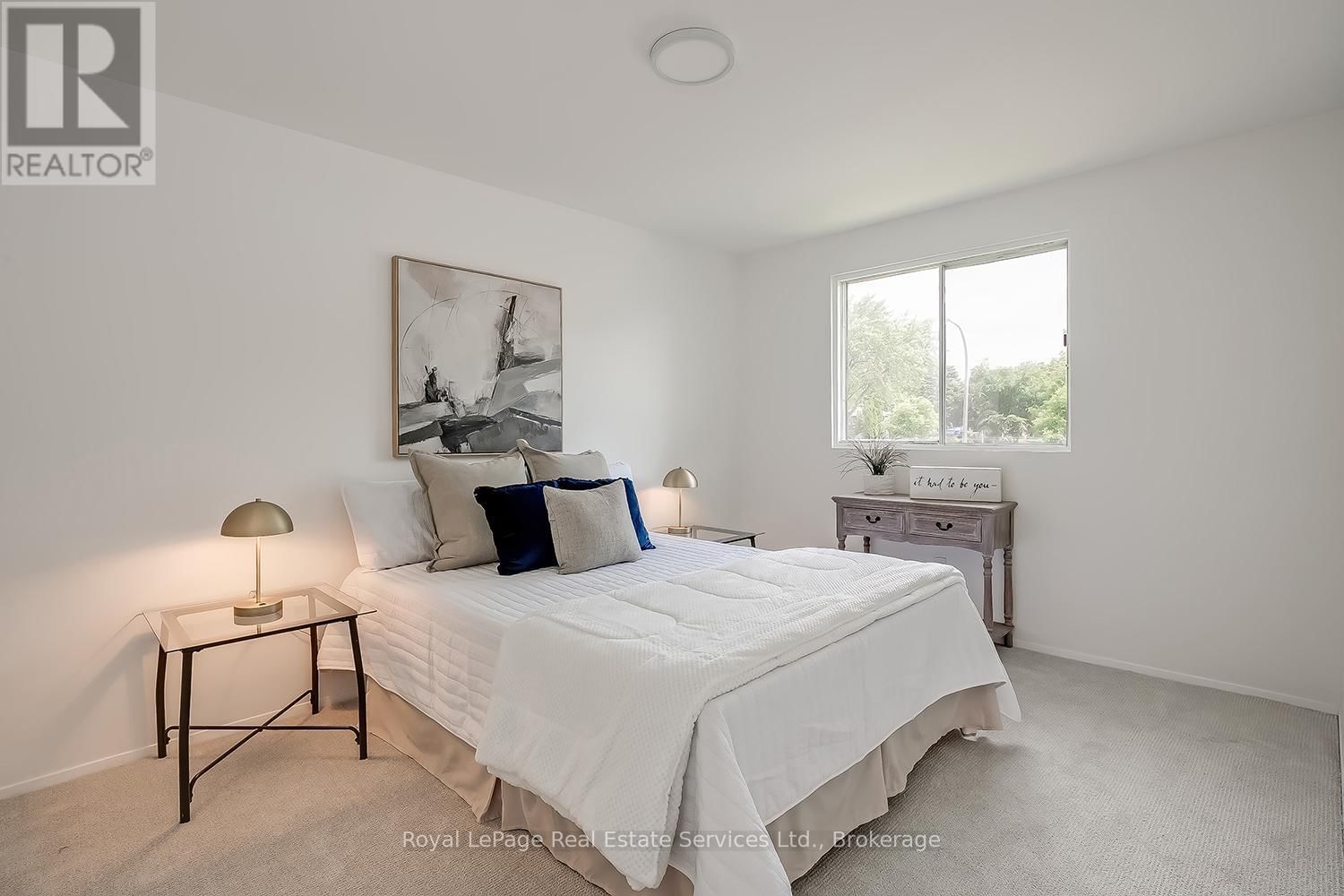 1201 CONSORT CRESCENT Image 20