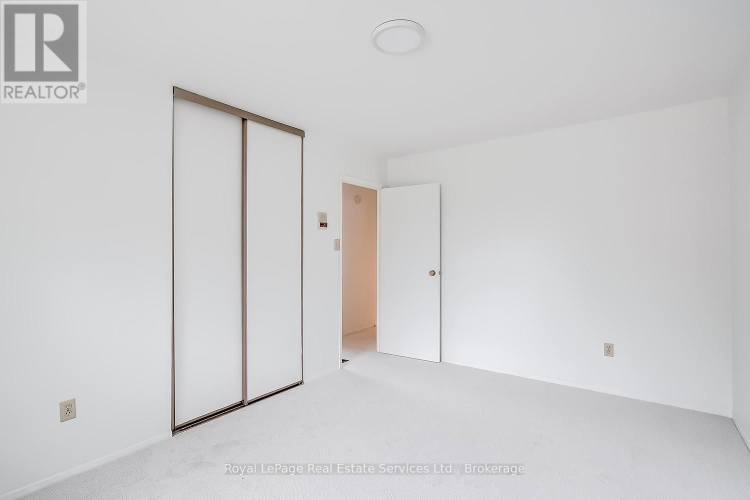 1201 CONSORT CRESCENT Image 24