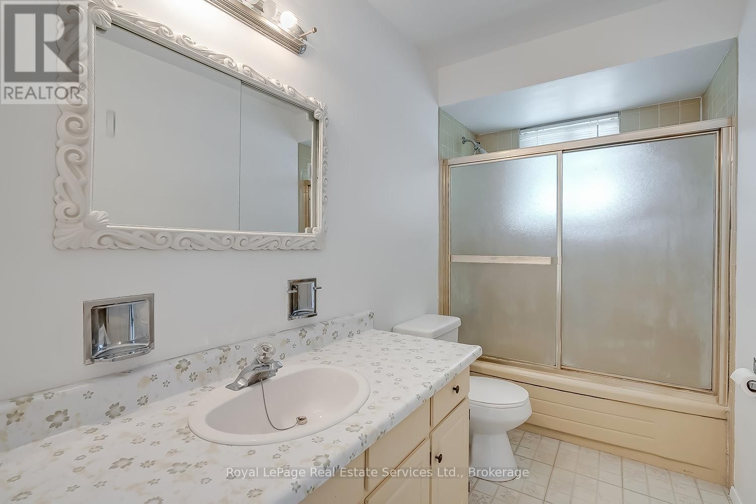 1201 CONSORT CRESCENT Image 27