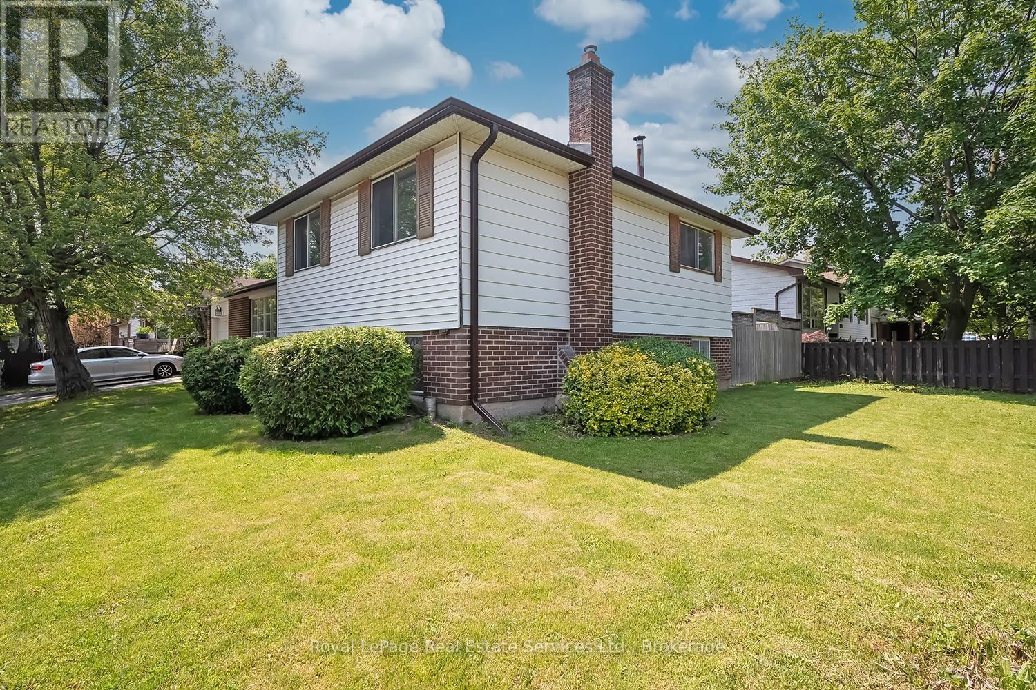 1201 CONSORT CRESCENT Image 3