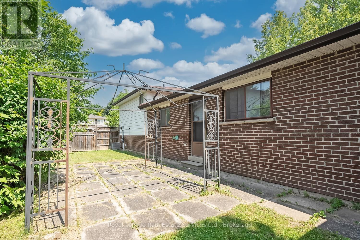 1201 CONSORT CRESCENT Image 30