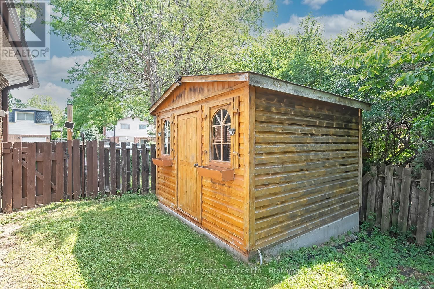 1201 CONSORT CRESCENT Image 33
