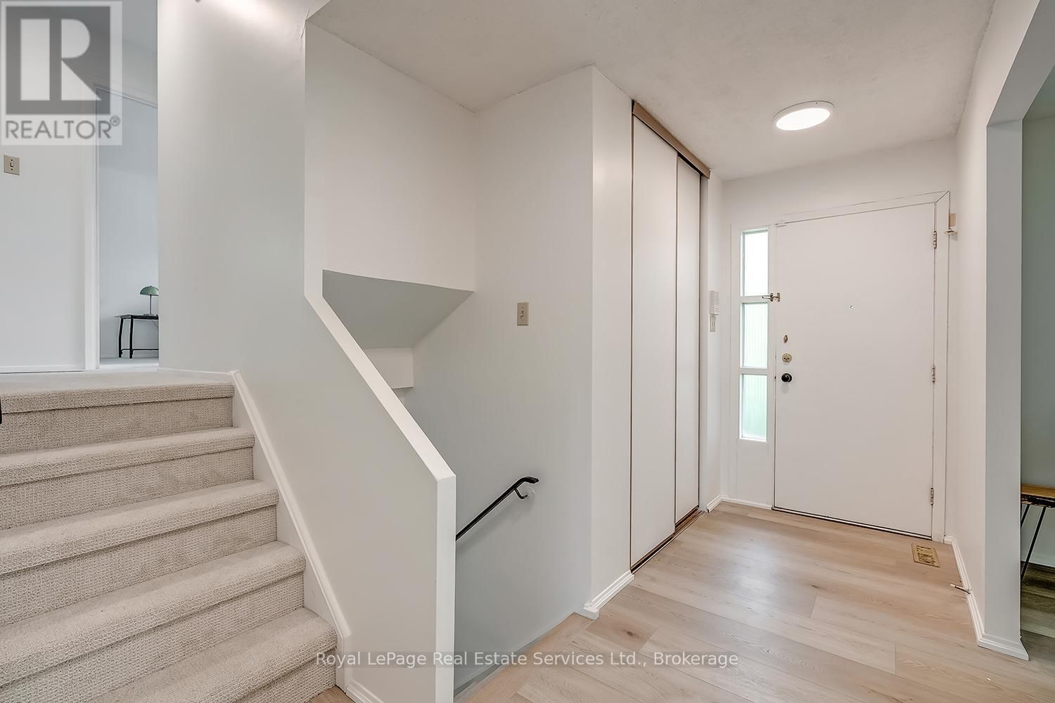 1201 CONSORT CRESCENT Image 4