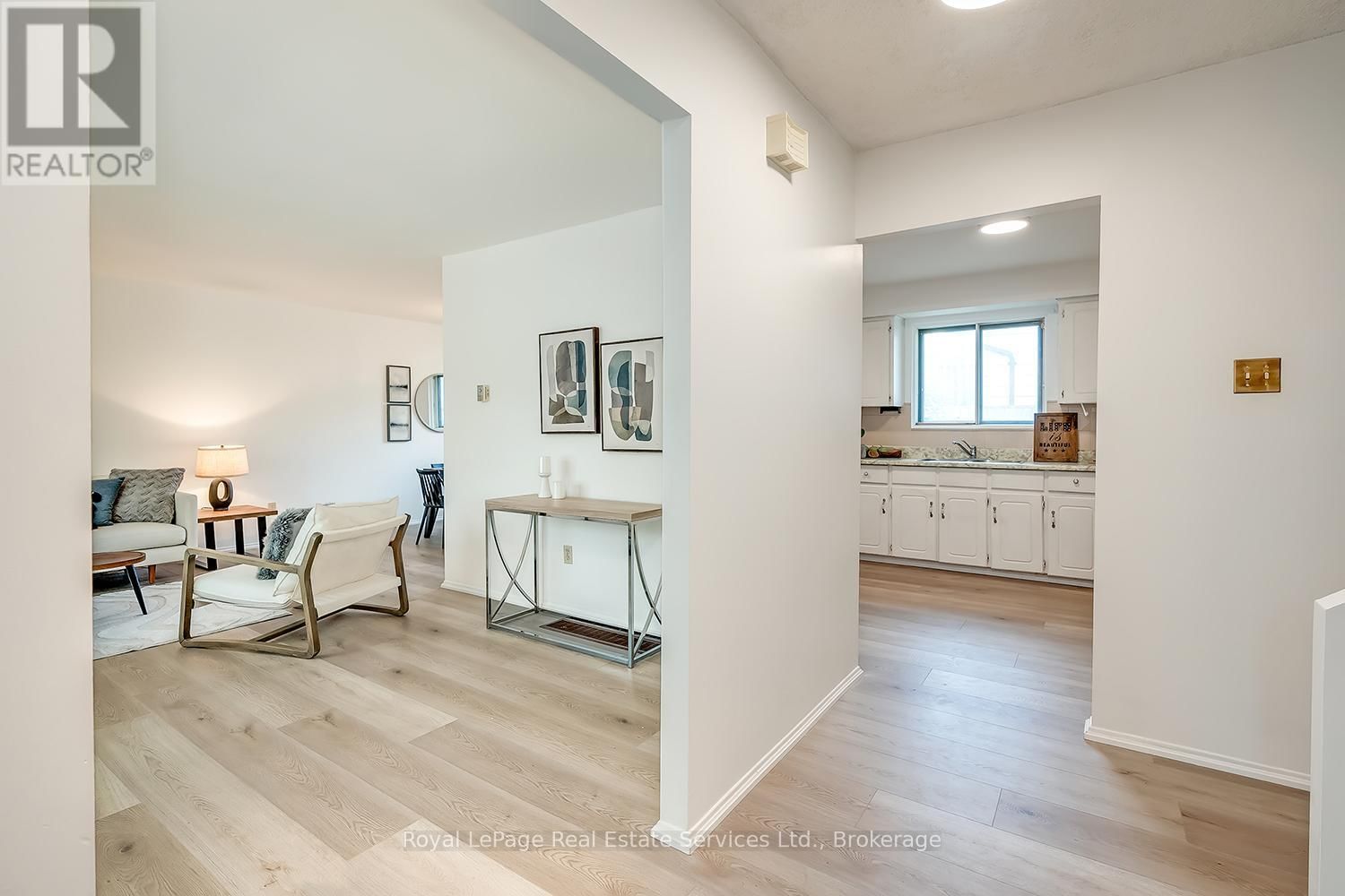 1201 CONSORT CRESCENT Image 5
