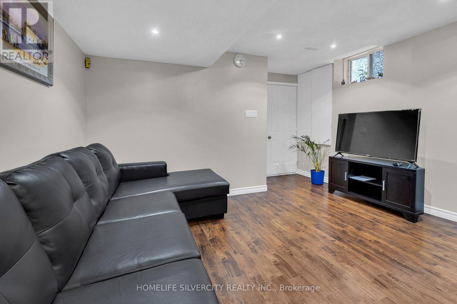 93 EDUCATION ROAD Image 32