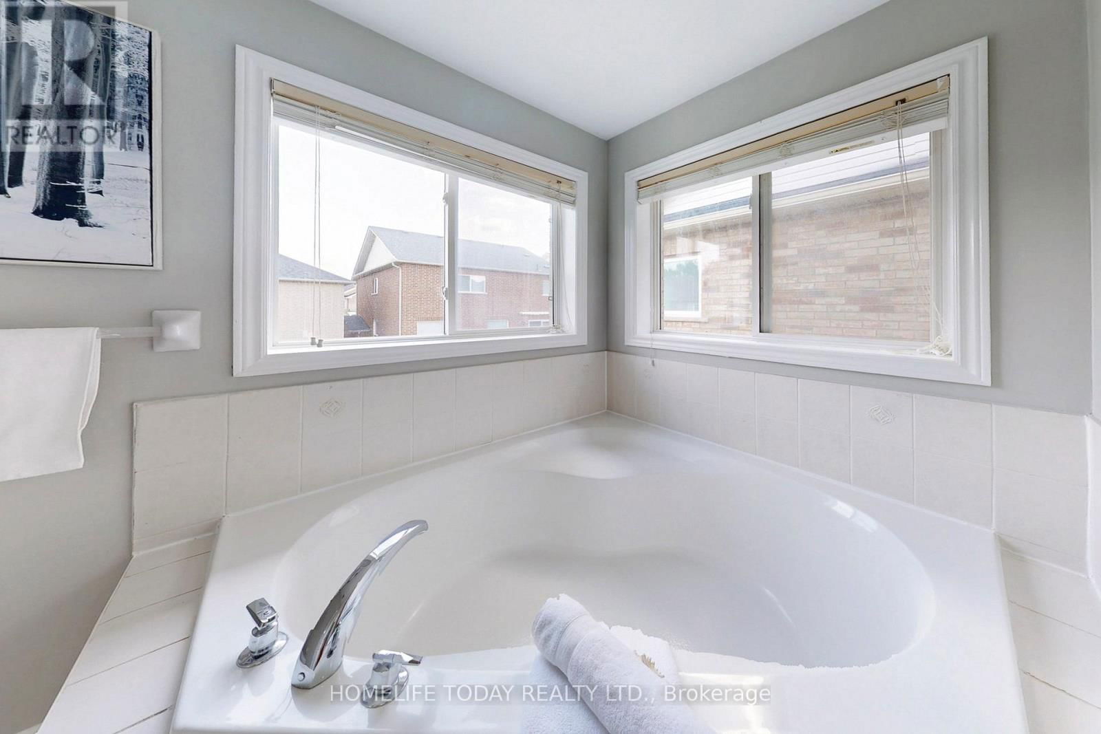 7 COLBECK CRESCENT Image 32