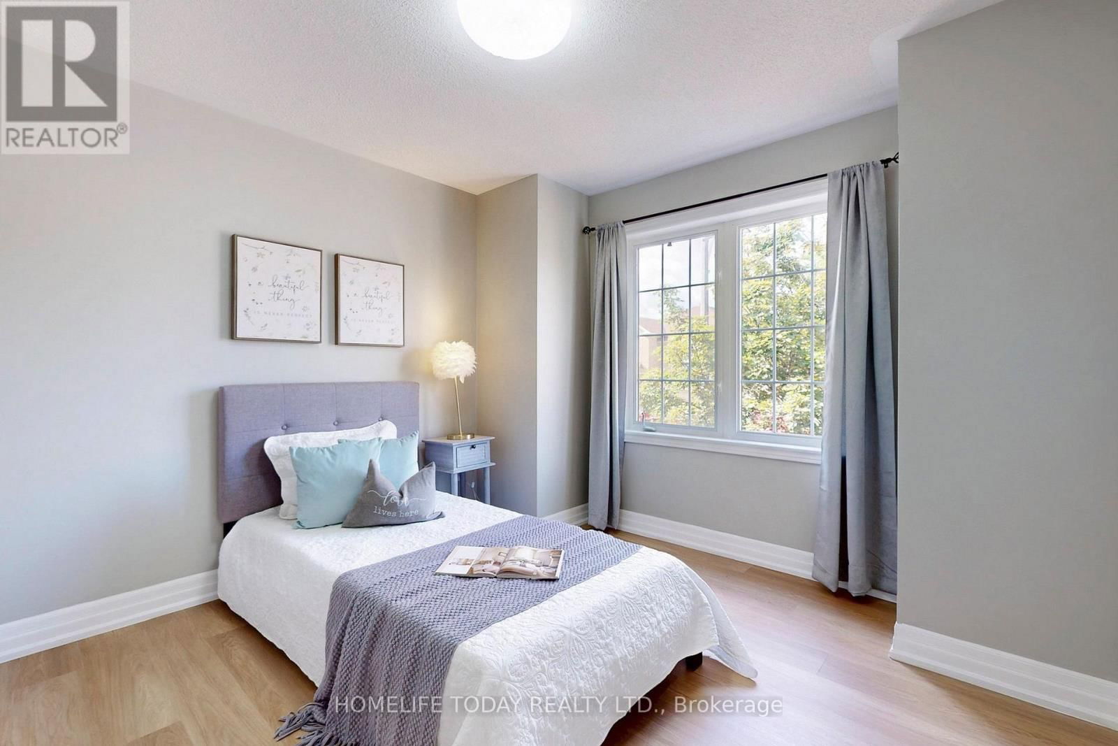 7 COLBECK CRESCENT Image 36