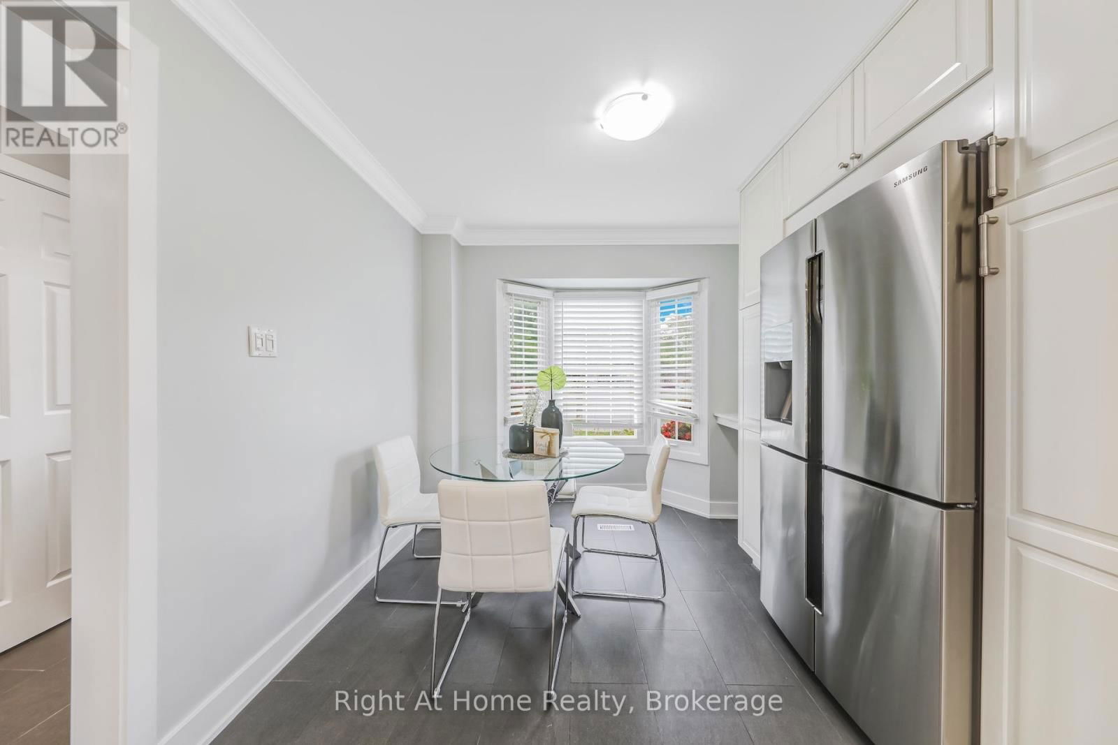 2139 HUNT CRESCENT Image 11