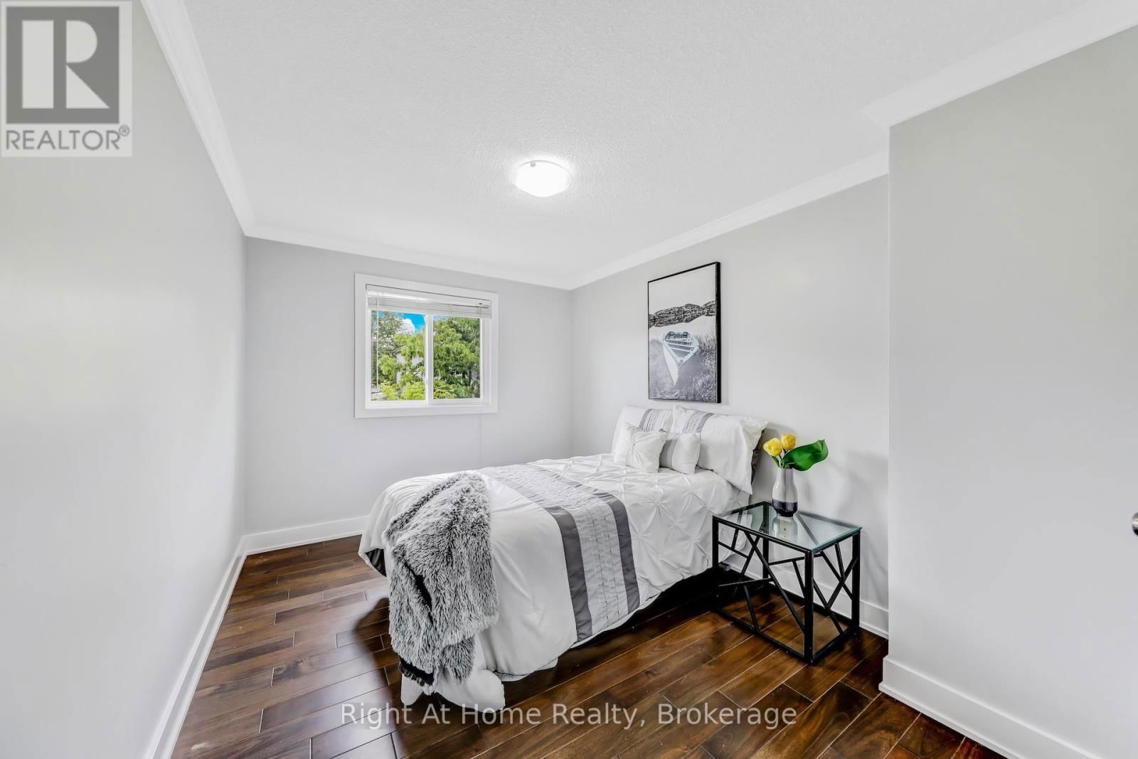 2139 HUNT CRESCENT Image 12