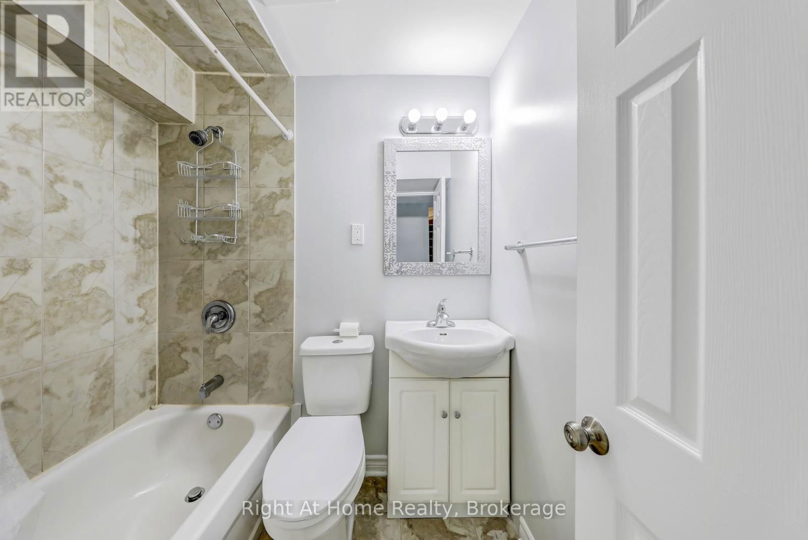 2139 HUNT CRESCENT Image 17