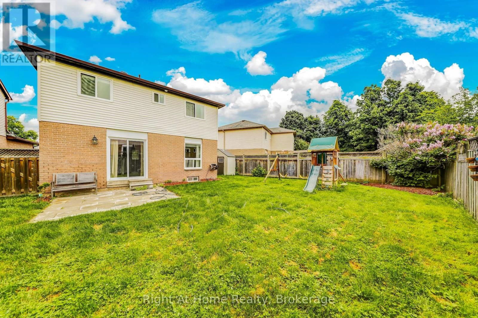 2139 HUNT CRESCENT Image 21