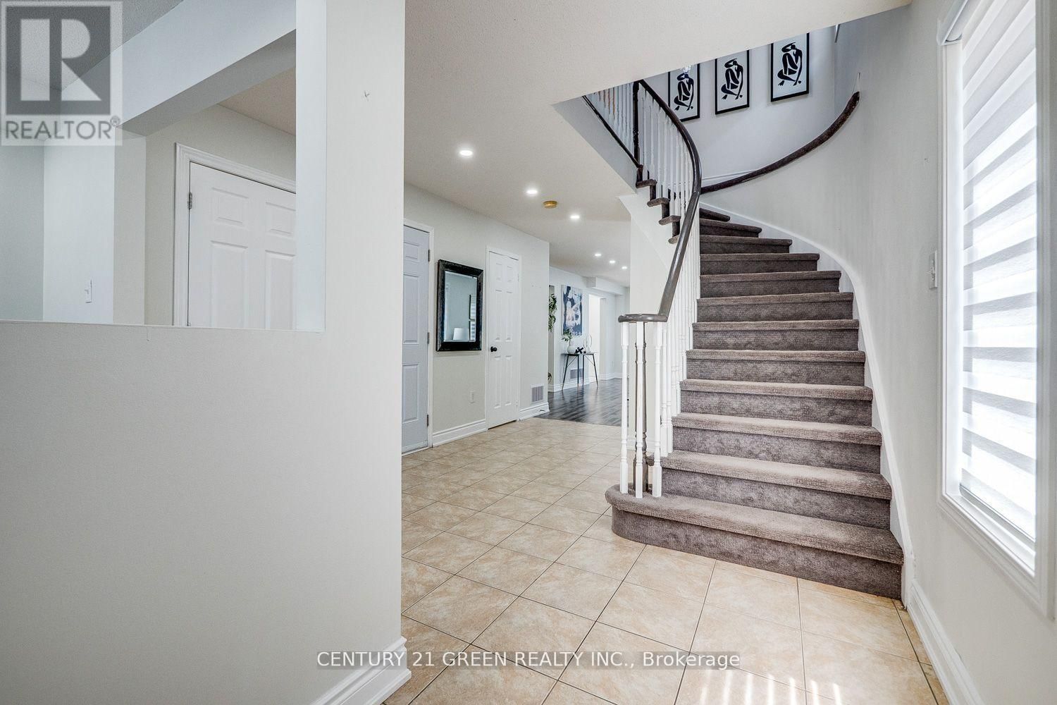 255 FASKEN COURT Image 24