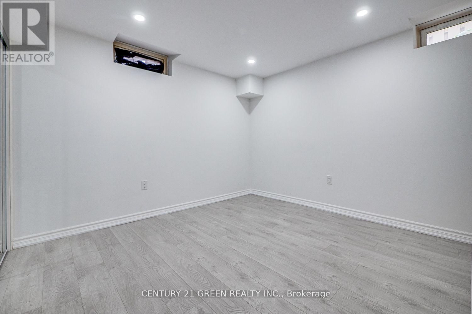 255 FASKEN COURT Image 31