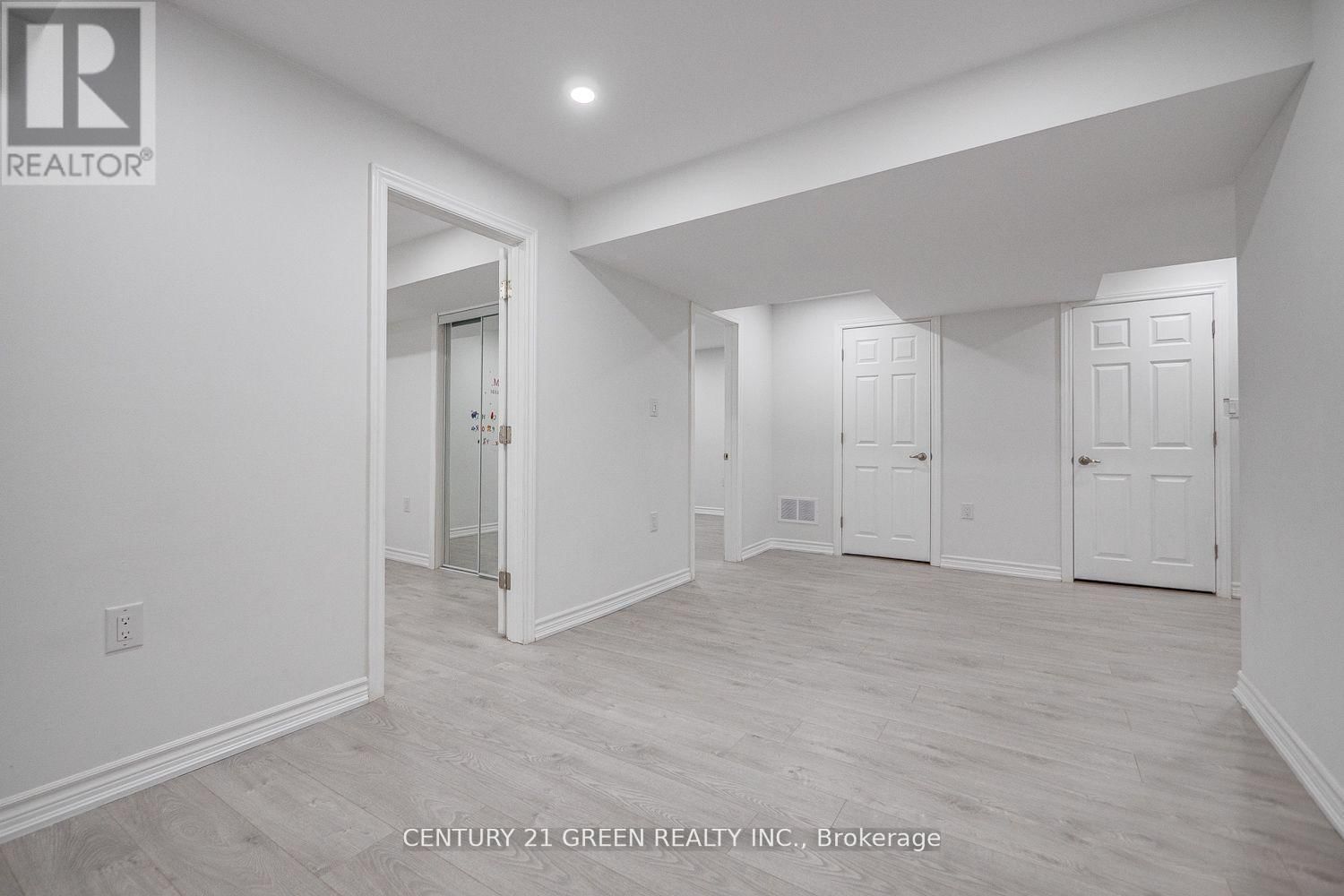 255 FASKEN COURT Image 32
