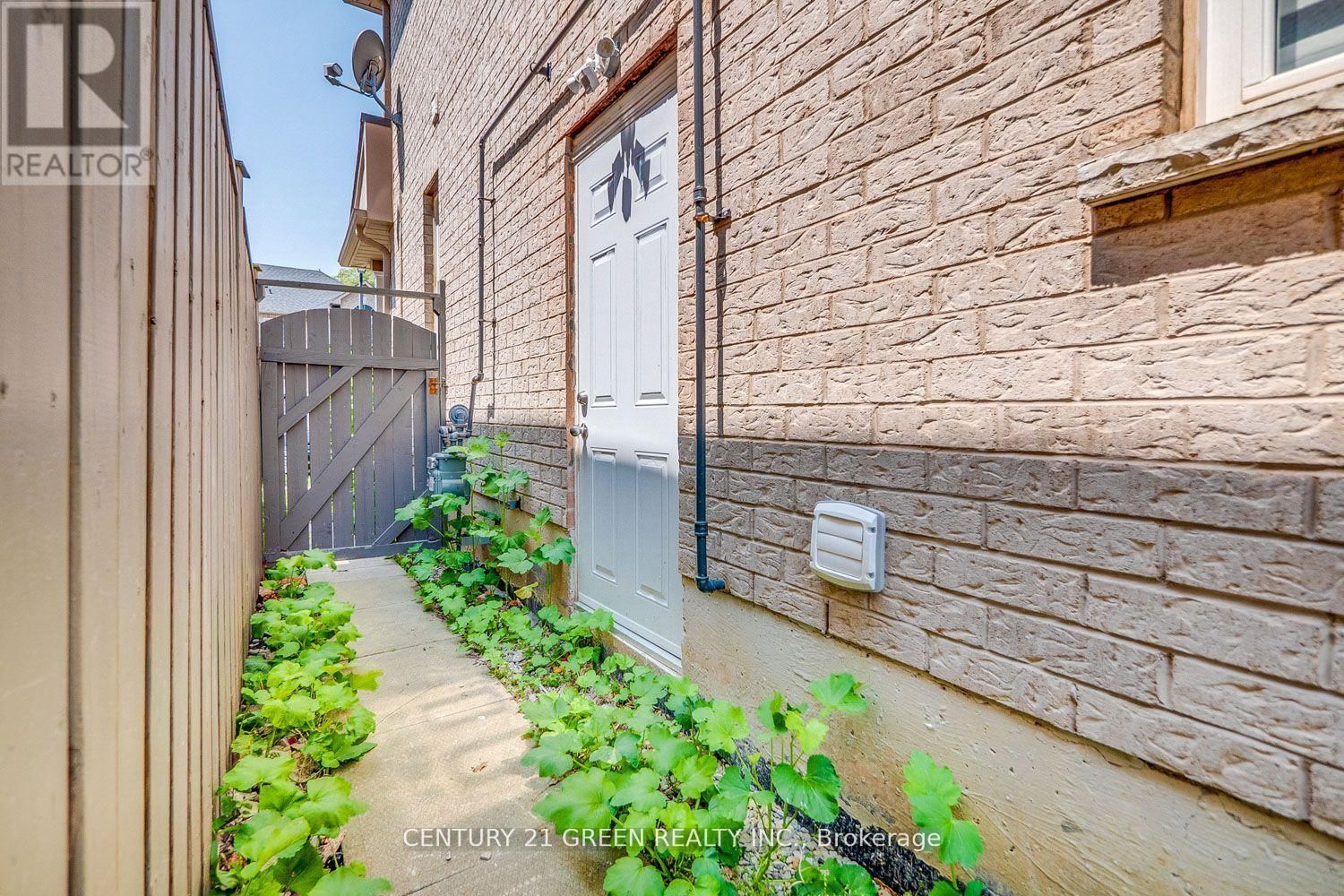 255 FASKEN COURT Image 38