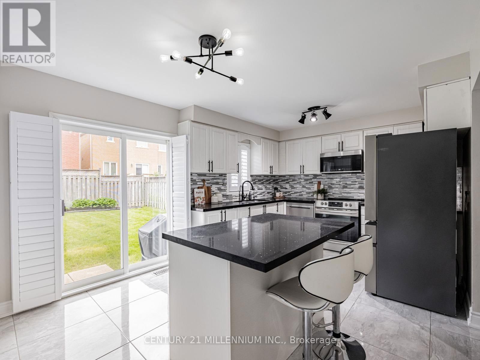 325 MARSHALL CRESCENT Image 10