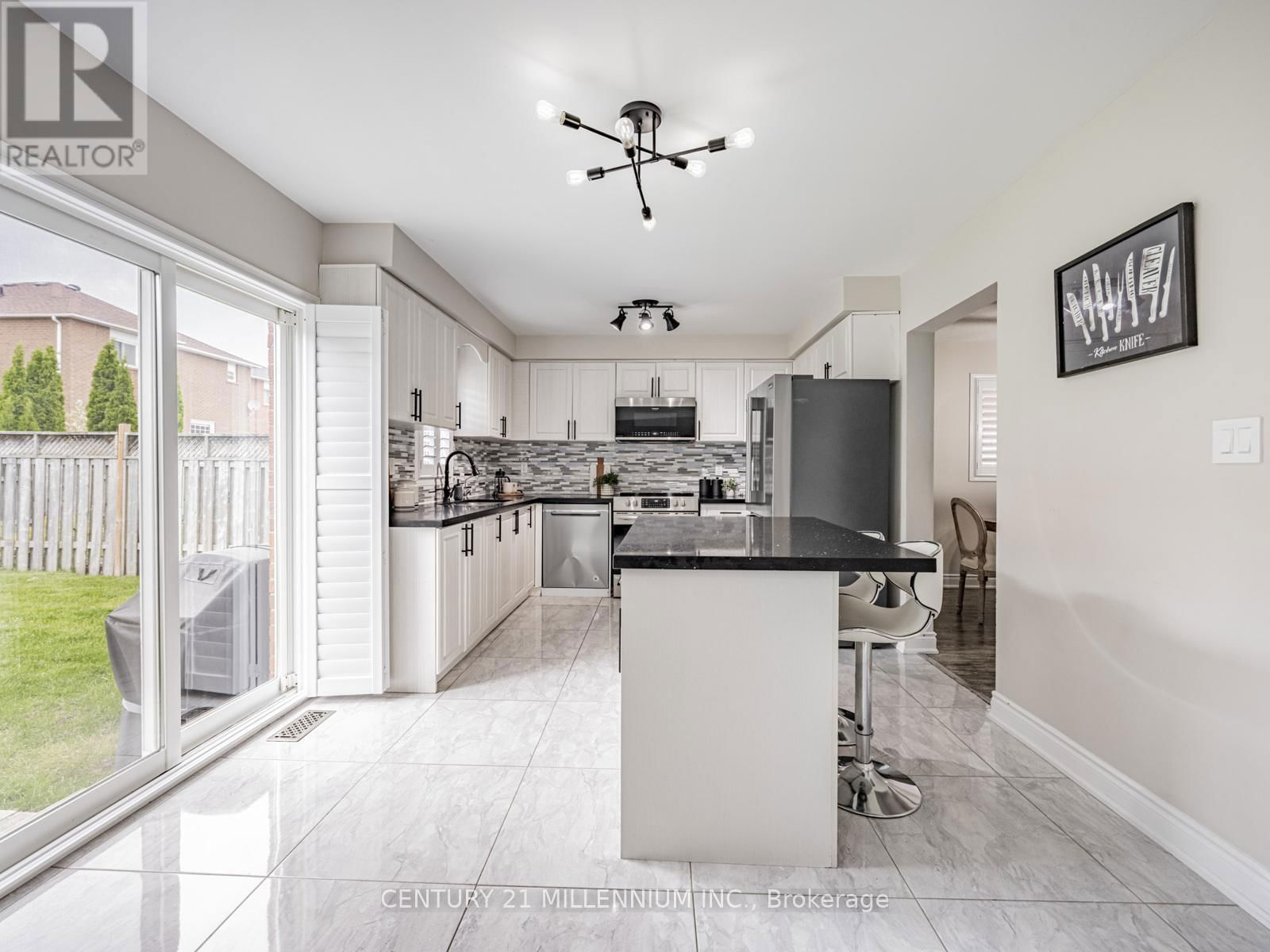 325 MARSHALL CRESCENT Image 16