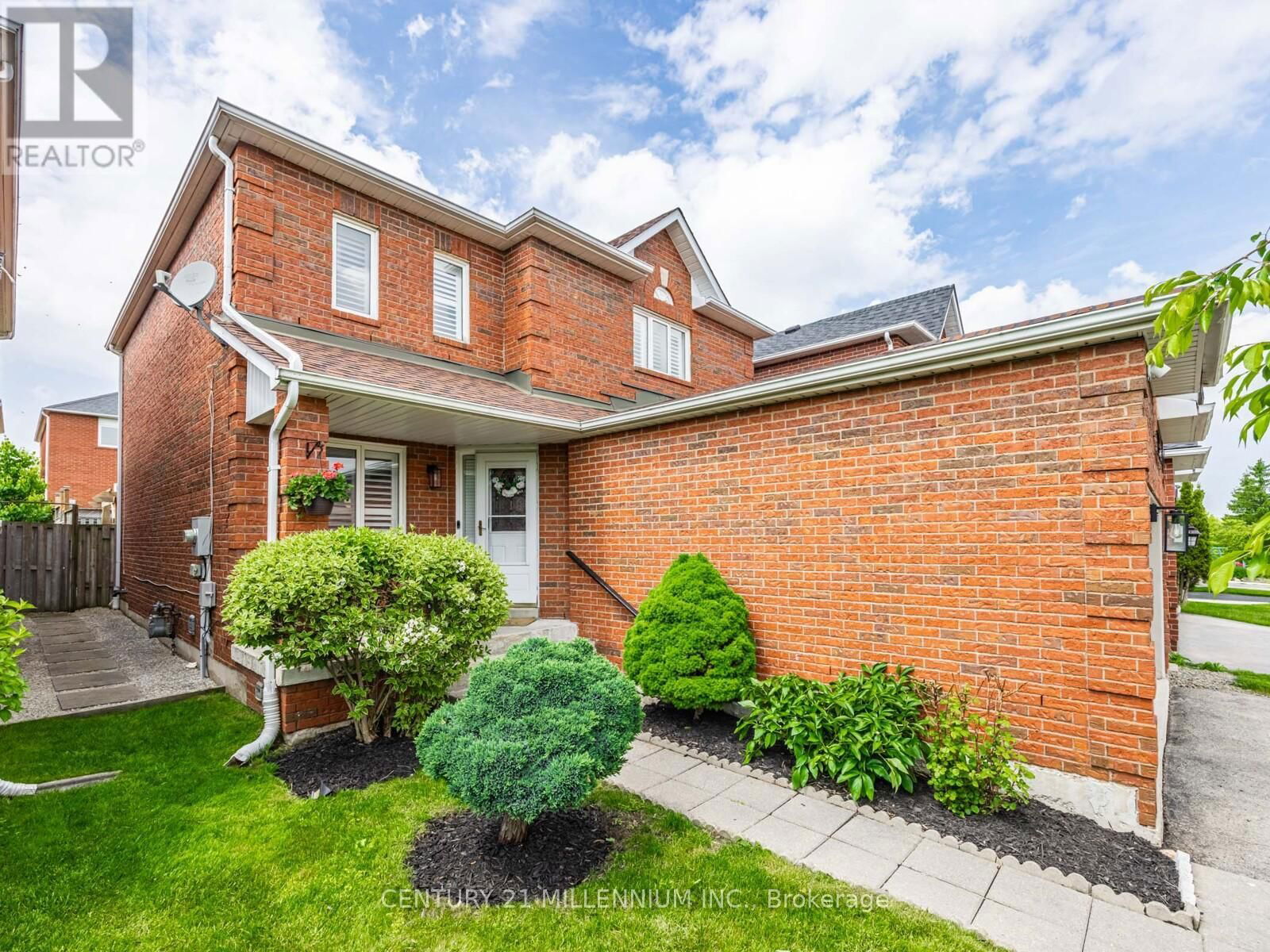 325 MARSHALL CRESCENT Image 2
