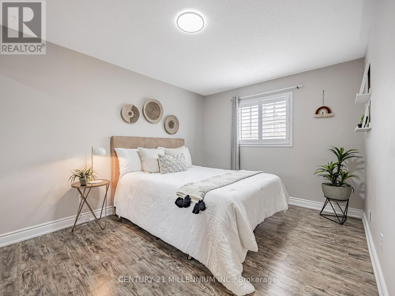 325 MARSHALL CRESCENT Image 22