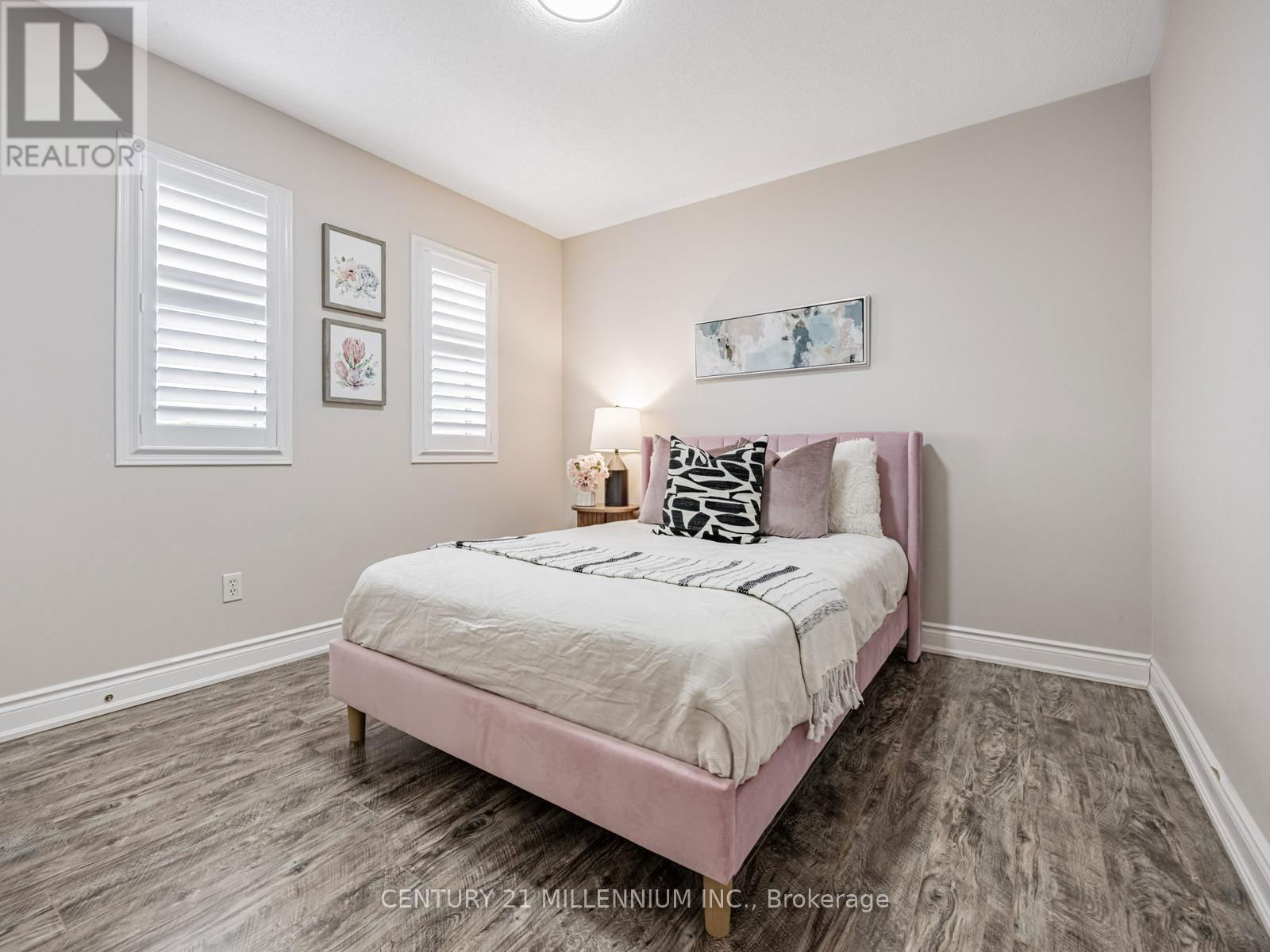 325 MARSHALL CRESCENT Image 23