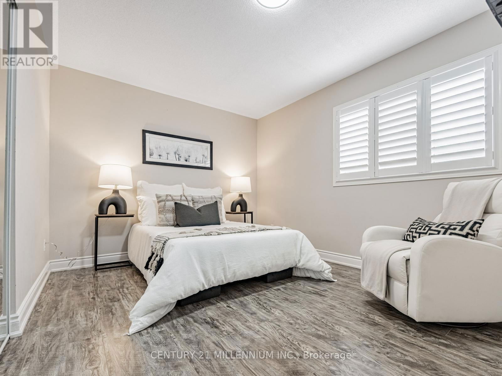 325 MARSHALL CRESCENT Image 24