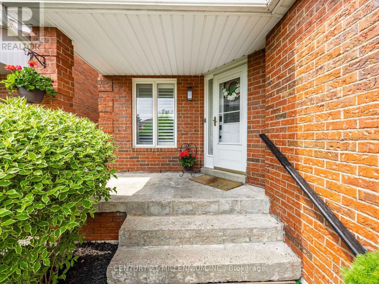 325 MARSHALL CRESCENT Image 3