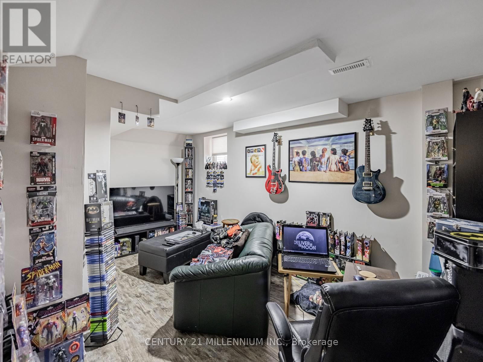 325 MARSHALL CRESCENT Image 30